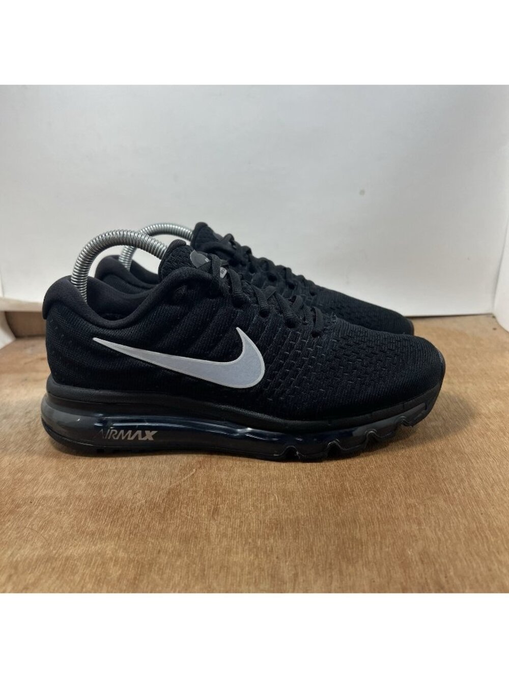 Nike Air Max 2017 Women's Size 7.5 Running Shoes Black Silver